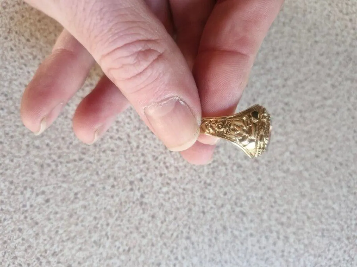 9ct gold college ring - Image 2