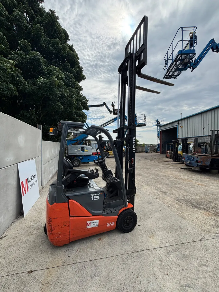 Elecyric 3 wheeler Toyota forklift - Image 2