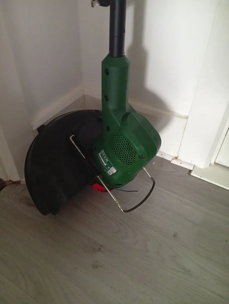 Bosch EasyGrassCut Trimmer 3months old - Image 3