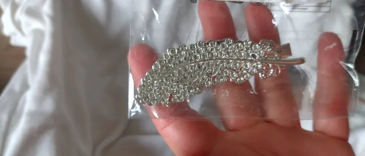 Leaf shape hair accessory - Image 1