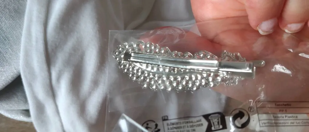 Leaf shape hair accessory - Image 2