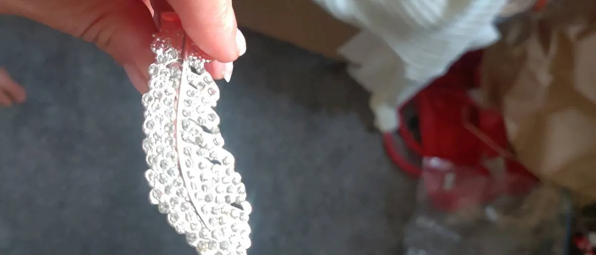 Leaf shape hair accessory - Image 3