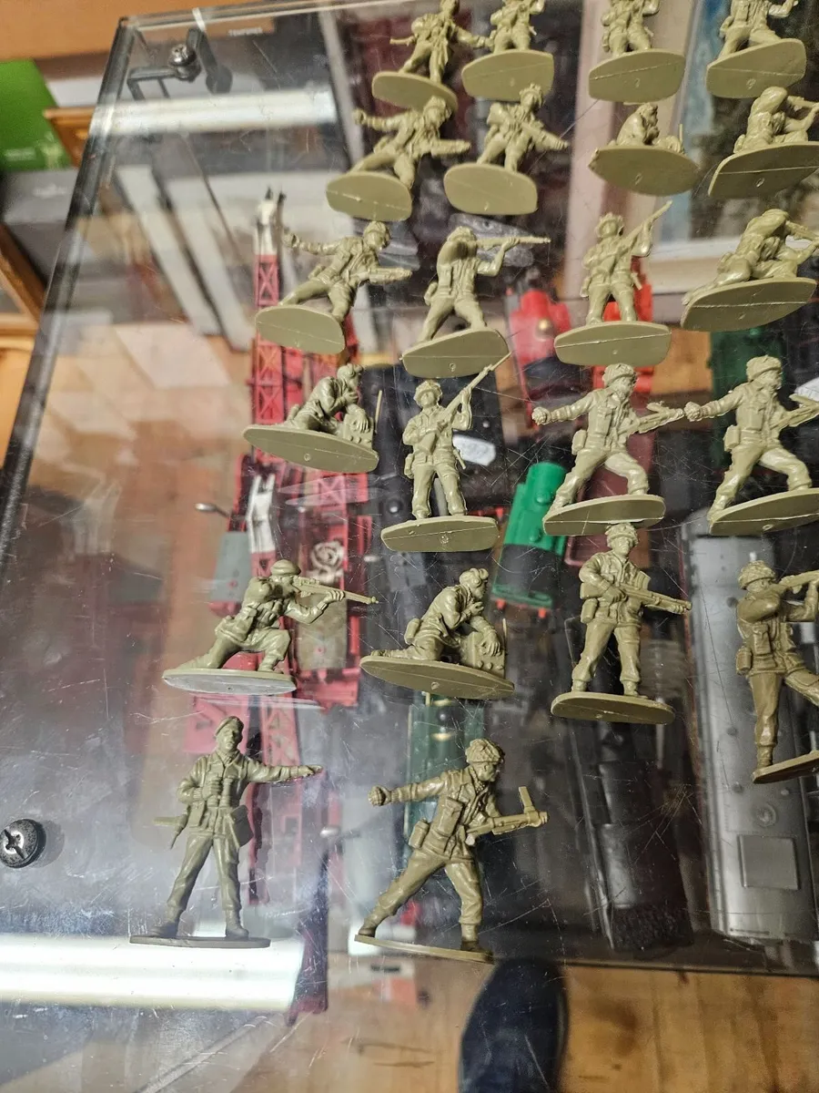 Airfix British WW2 Paratroopers - Image 4