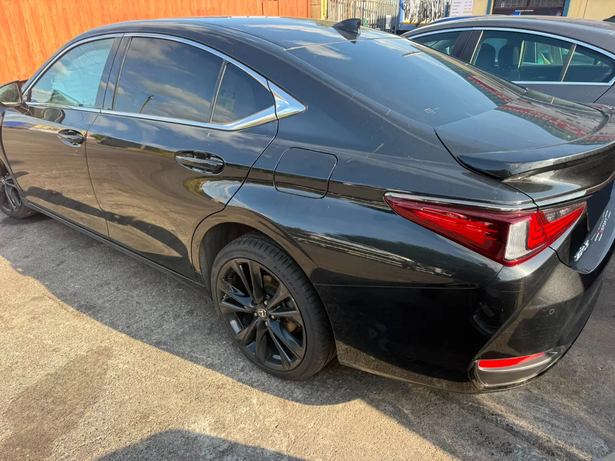 2022 LEXUS ES  300H F 2.5 HYBRID FOR BREAKING! - Image 3