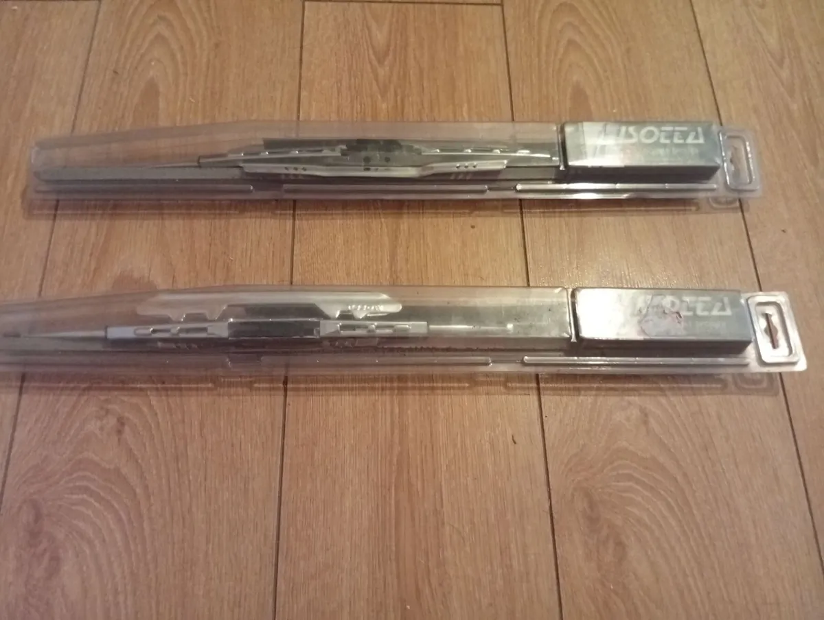 Brand New Italian Chrome Car Wipers Blades Set - Image 1