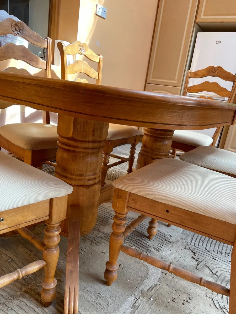 Kitchen Table and 6 chairs - Image 3