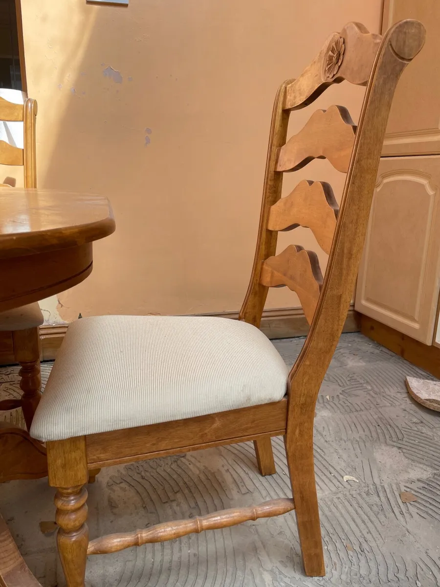 Kitchen Table and 6 chairs - Image 1
