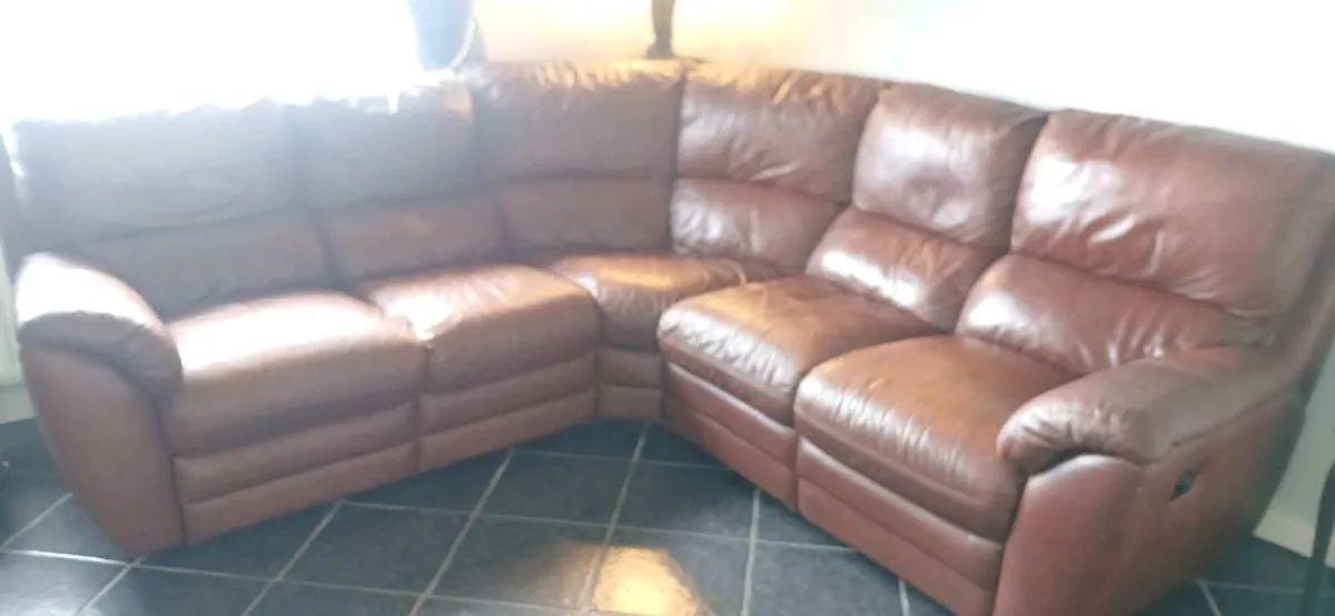 Leather corner suite - Image 1
