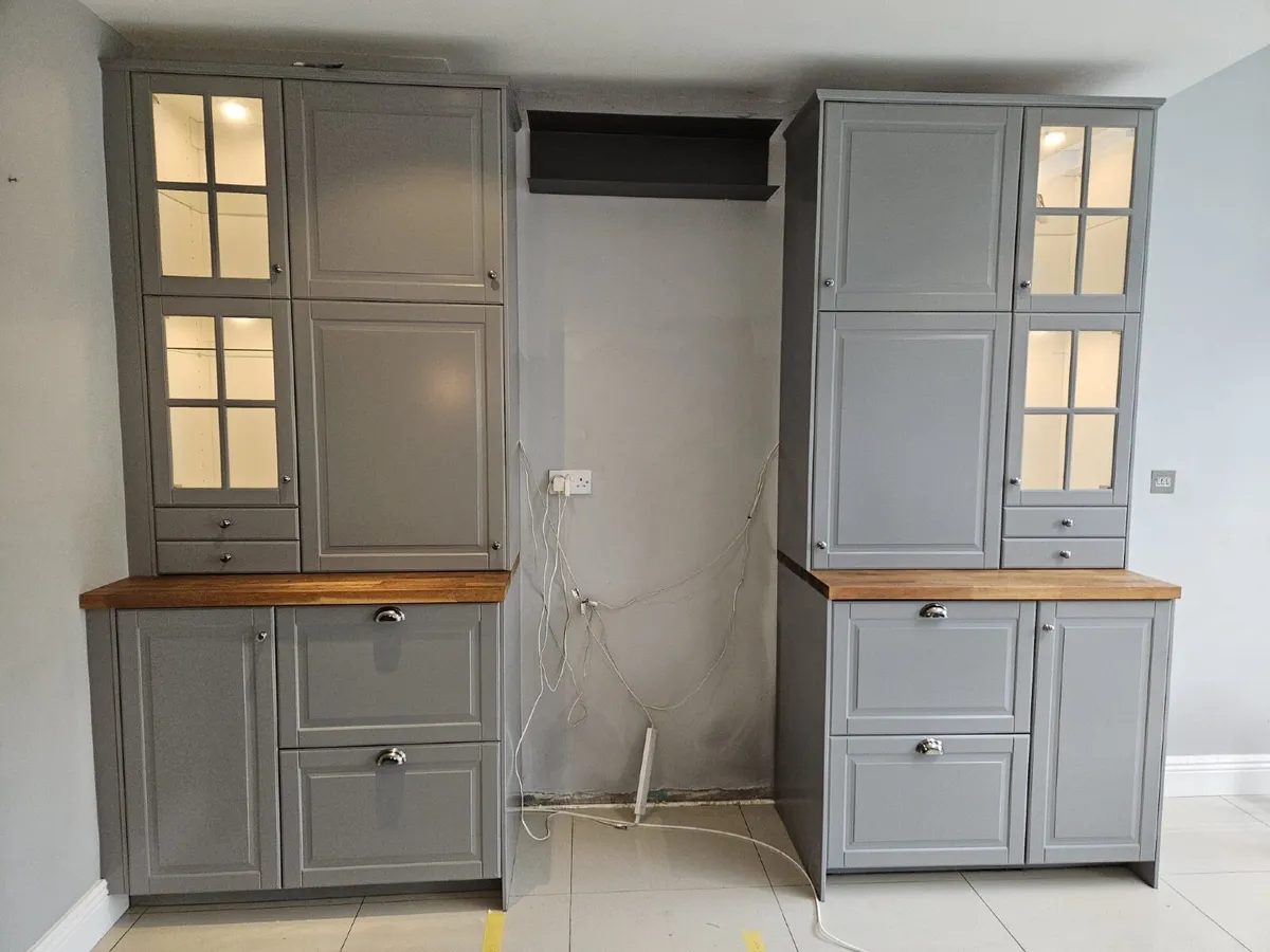 Grey painted kitchen with island & 2 dining units - Image 2
