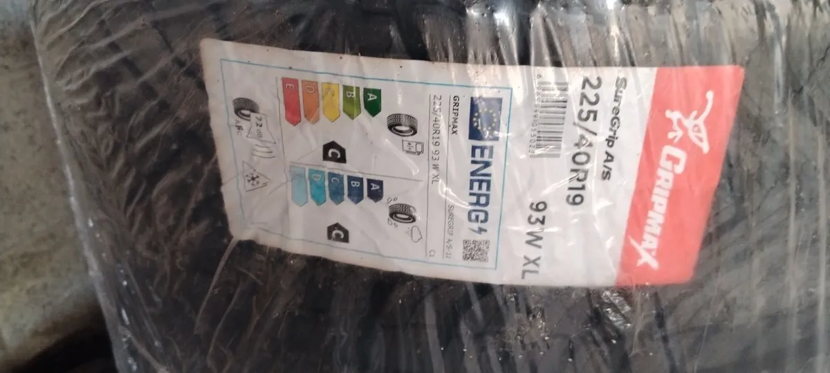 Hyundai I40 Saloon Car tyres  R19 for sale - Image 2