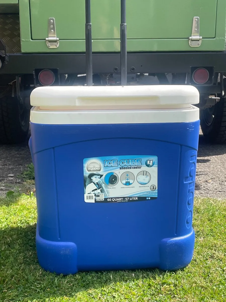 Large 80 can capacity cooler box - Image 1