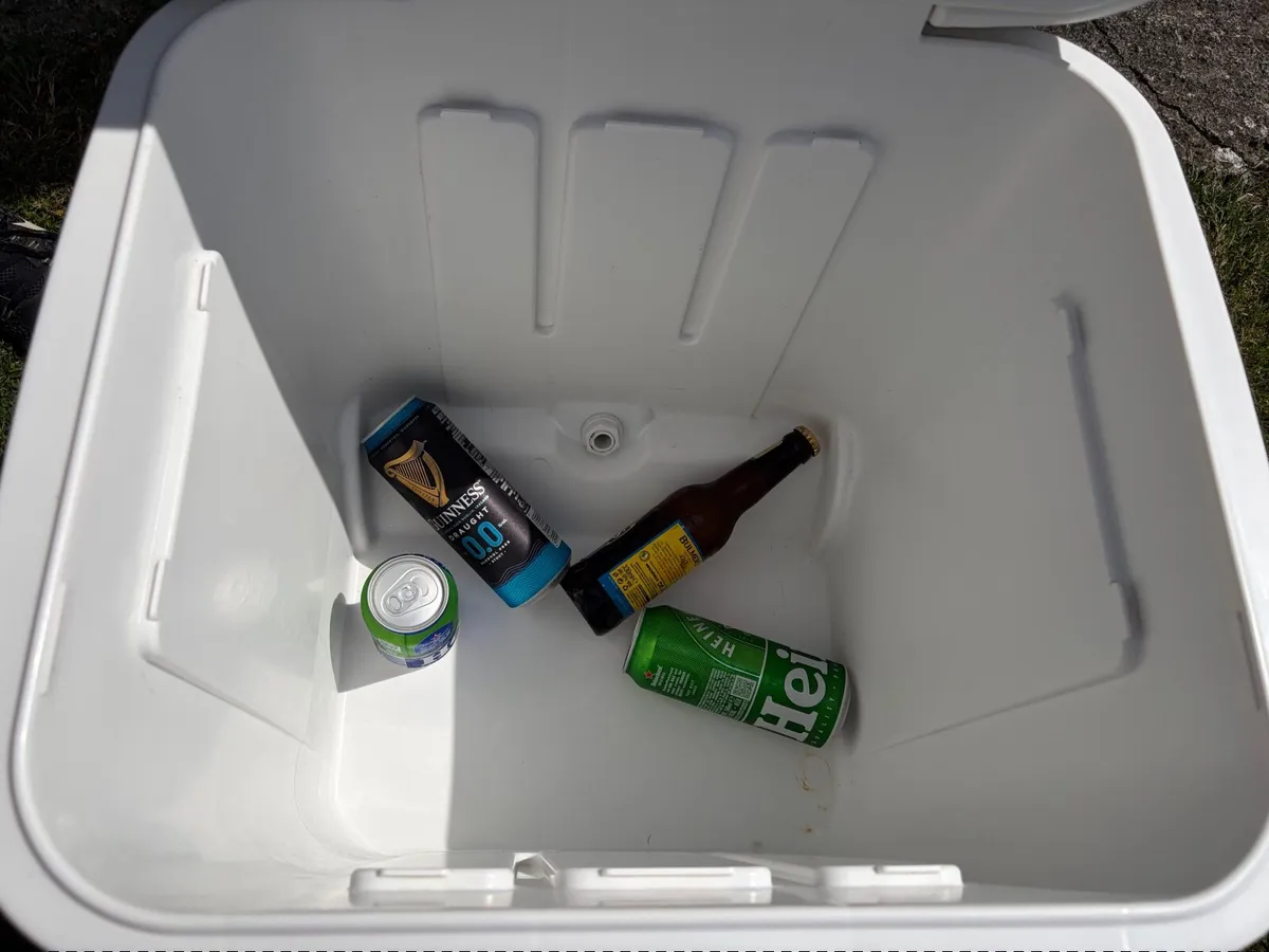 Large 80 can capacity cooler box - Image 3