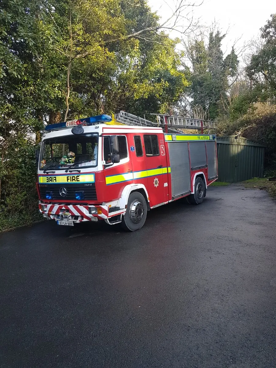 Mercedes-Benz Fire Engine - Image 1