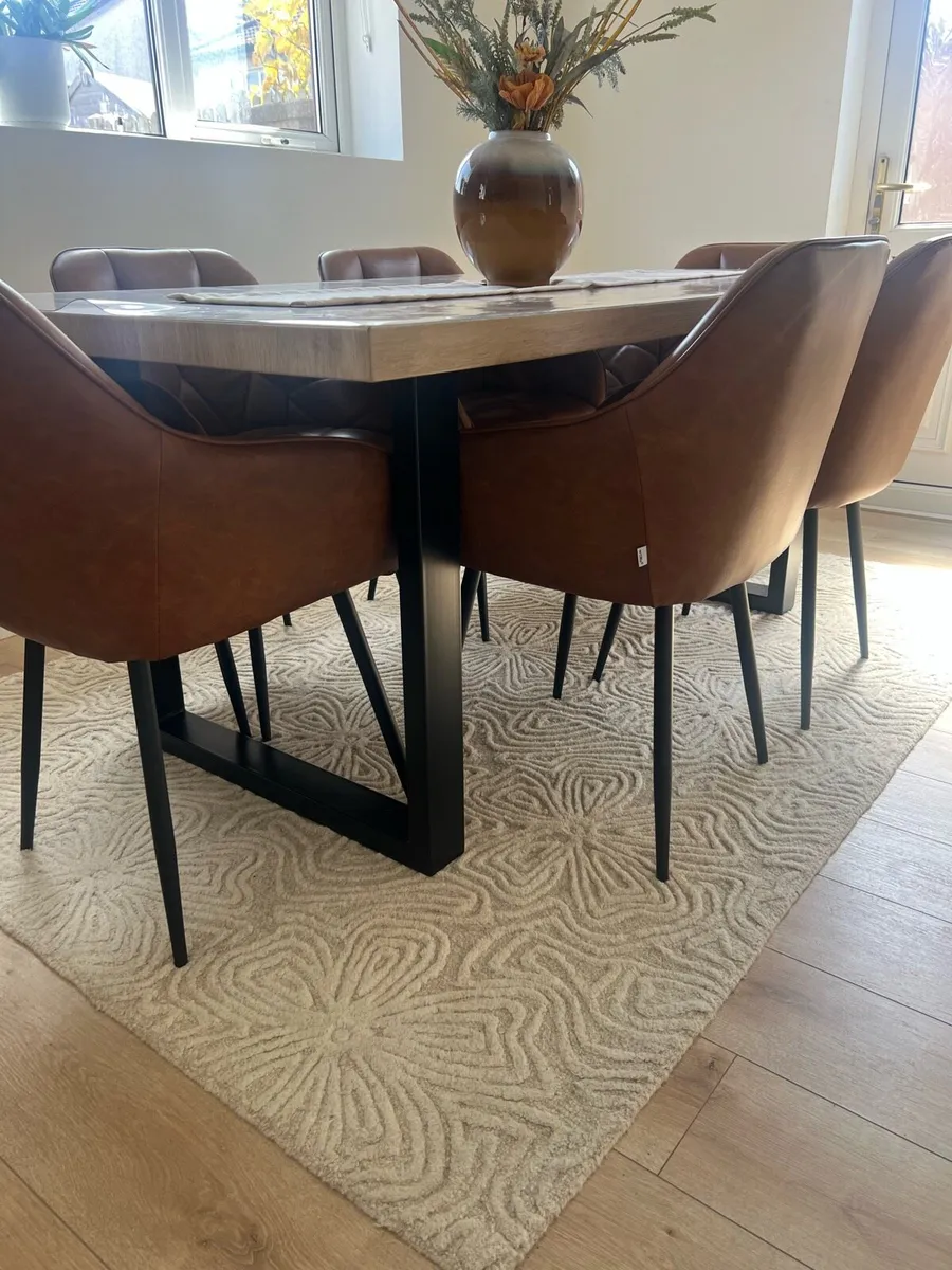 Dining table - Image 2
