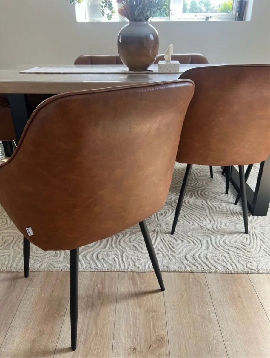 Dining table - Image 4
