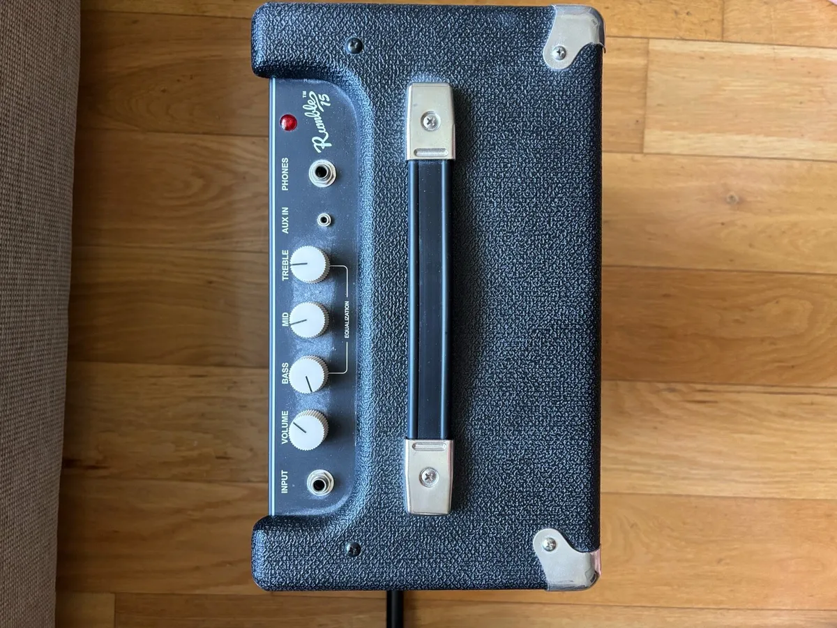 Squire P Bass w/ 15W Rumble Amplifier - Image 3