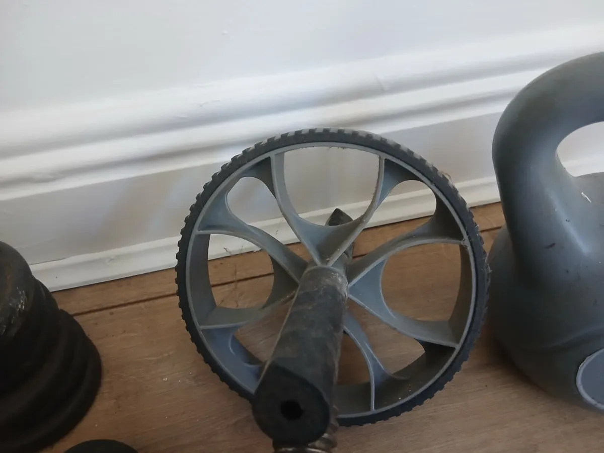 Various weight lifting equipment - Image 3