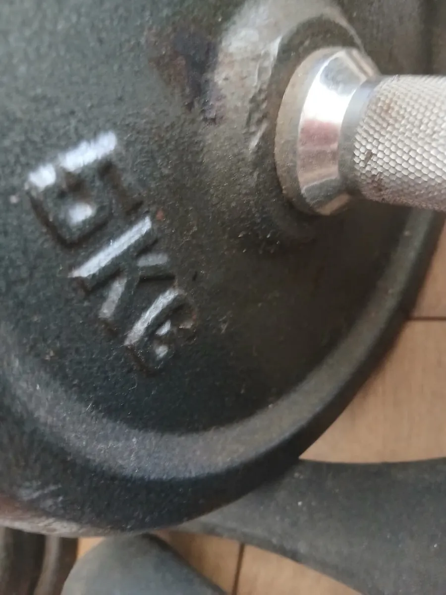 Various weight lifting equipment - Image 1