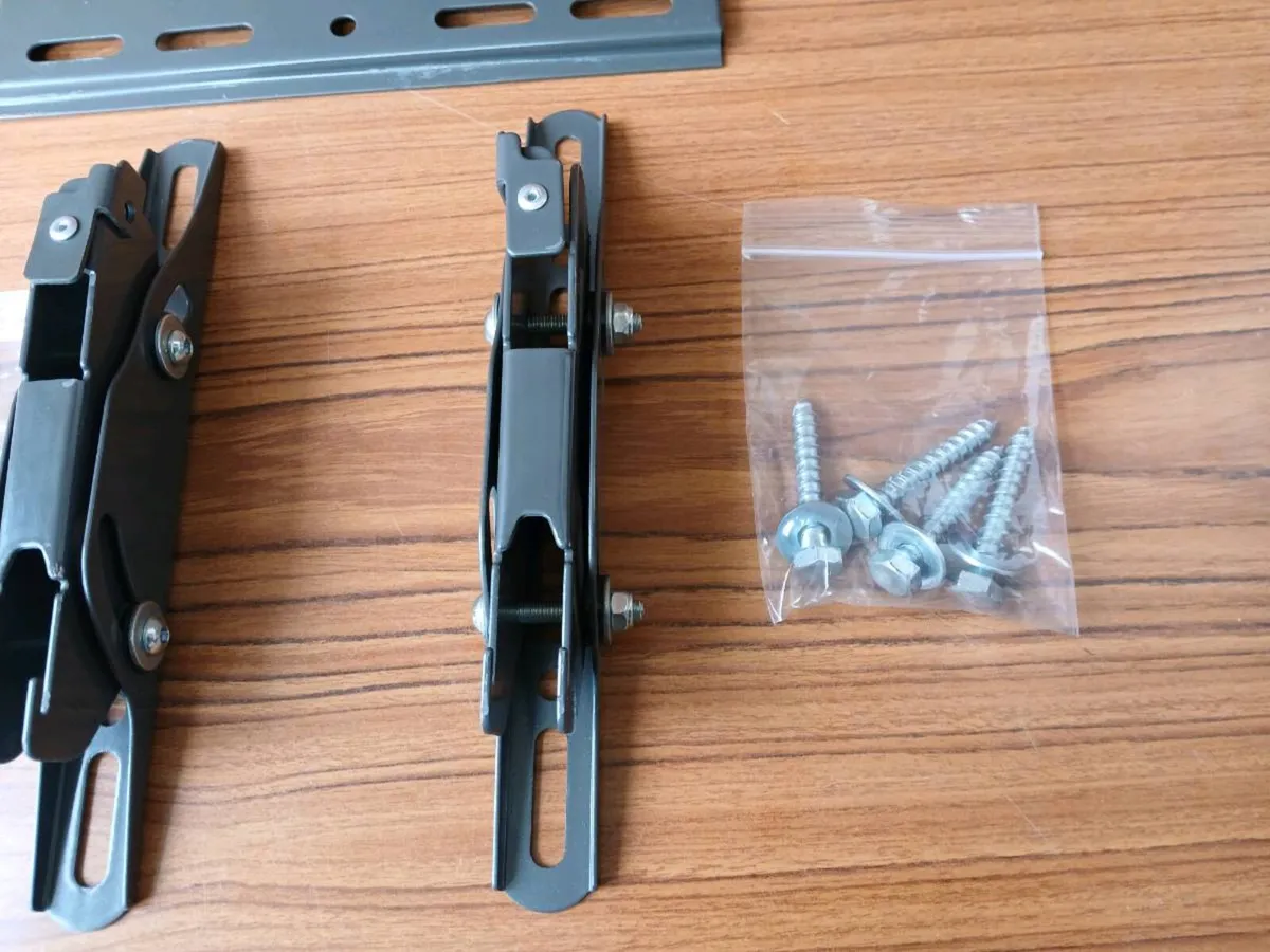 New tv wall mount with screws. - Image 4