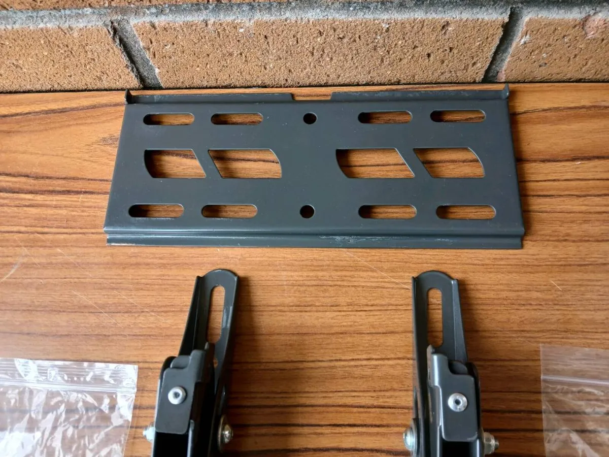 New tv wall mount with screws. - Image 3