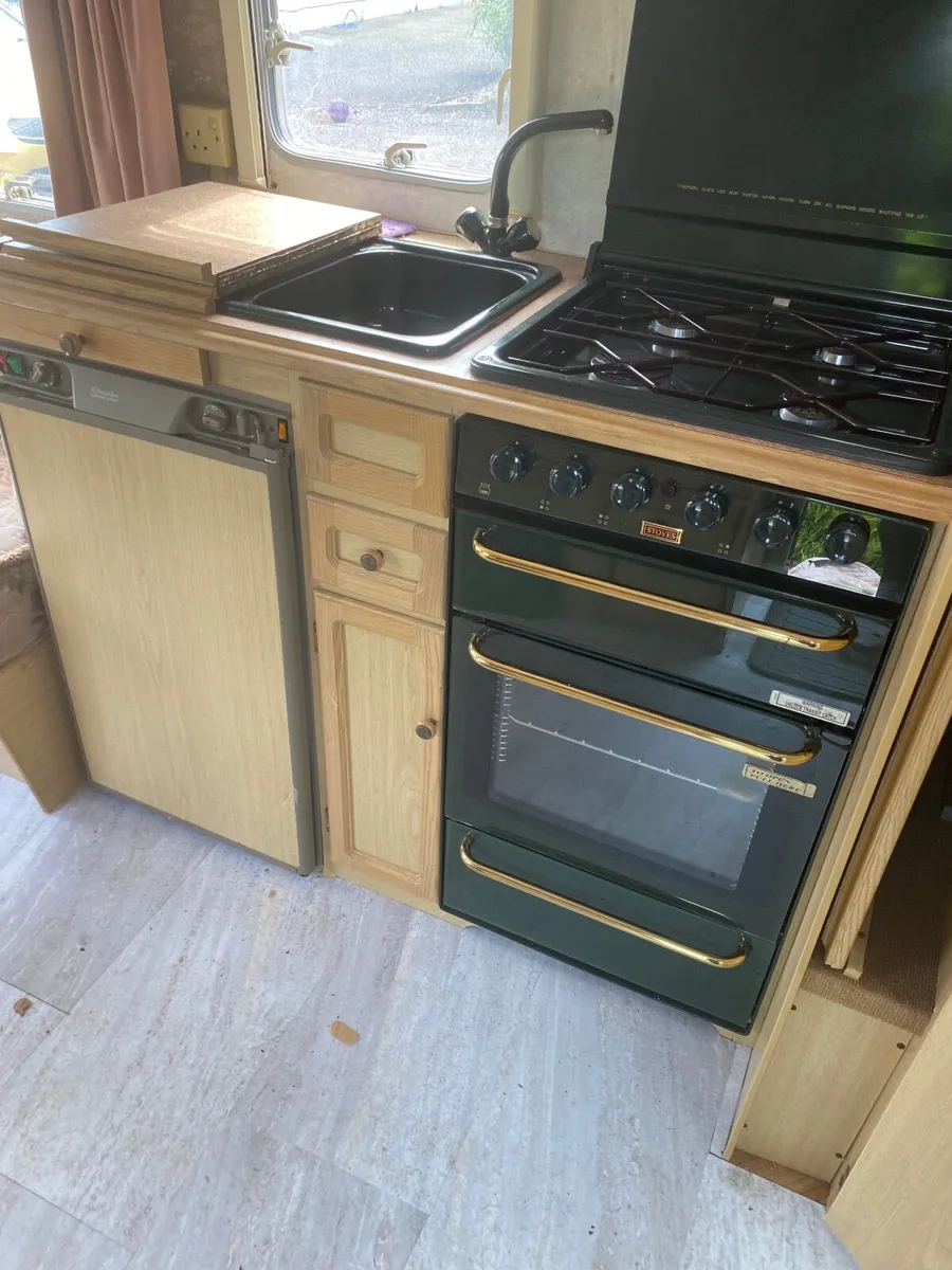 2 berth caravan - Image 4