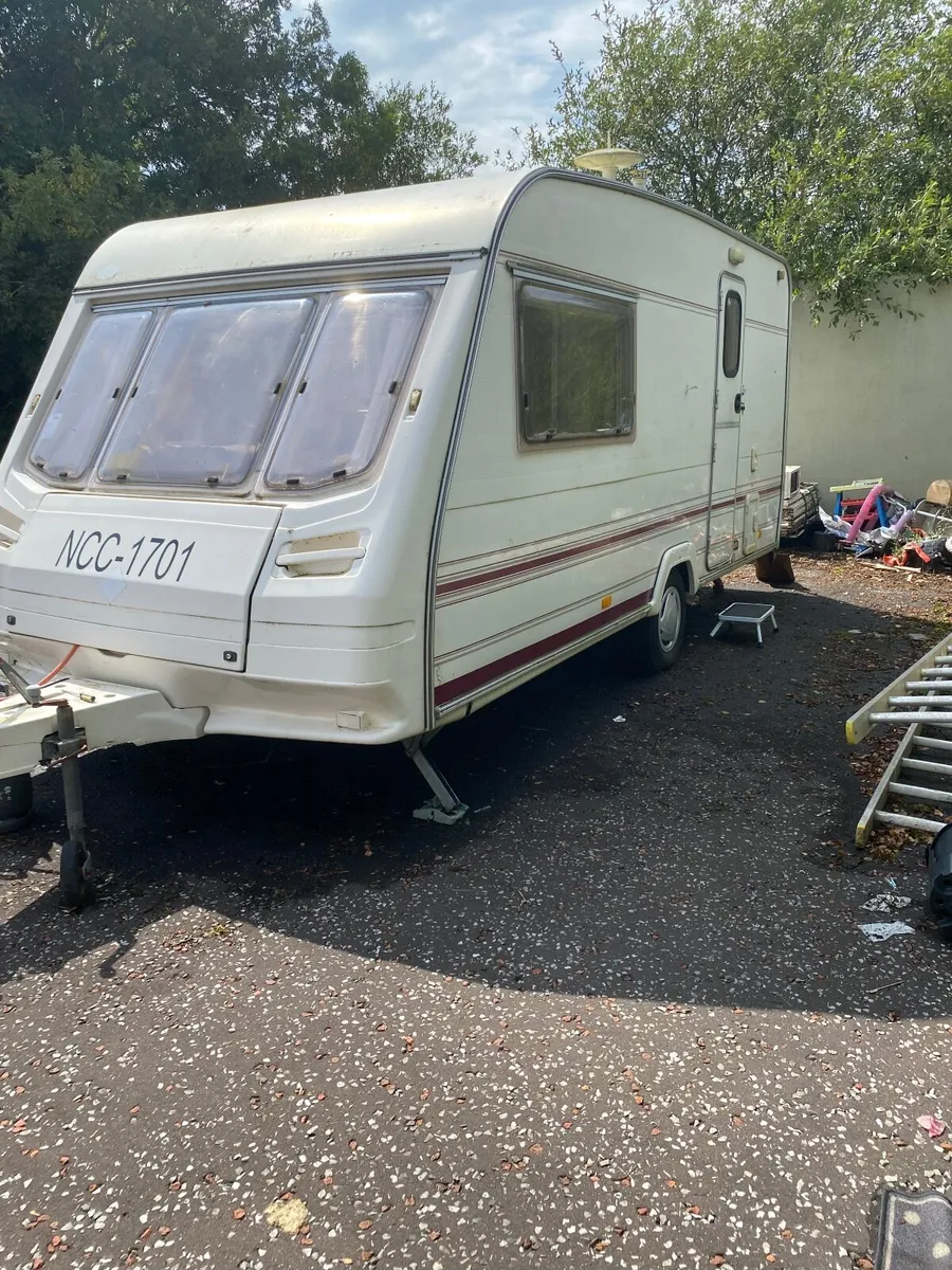2 berth caravan - Image 1
