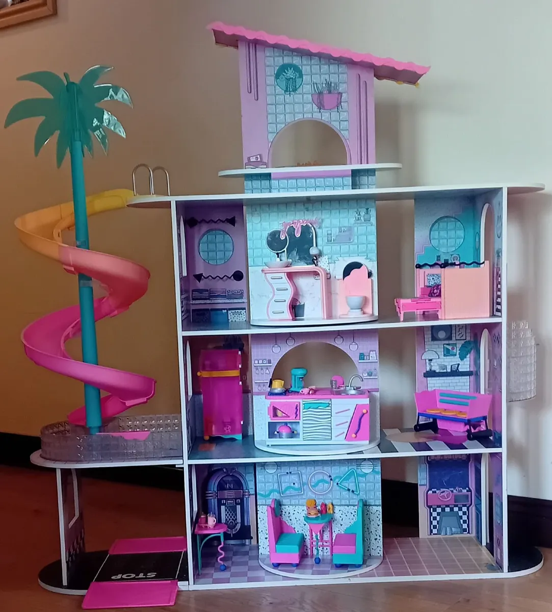 LOL doll house in near perfect condition - Image 3