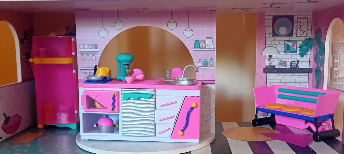 LOL doll house in near perfect condition - Image 4