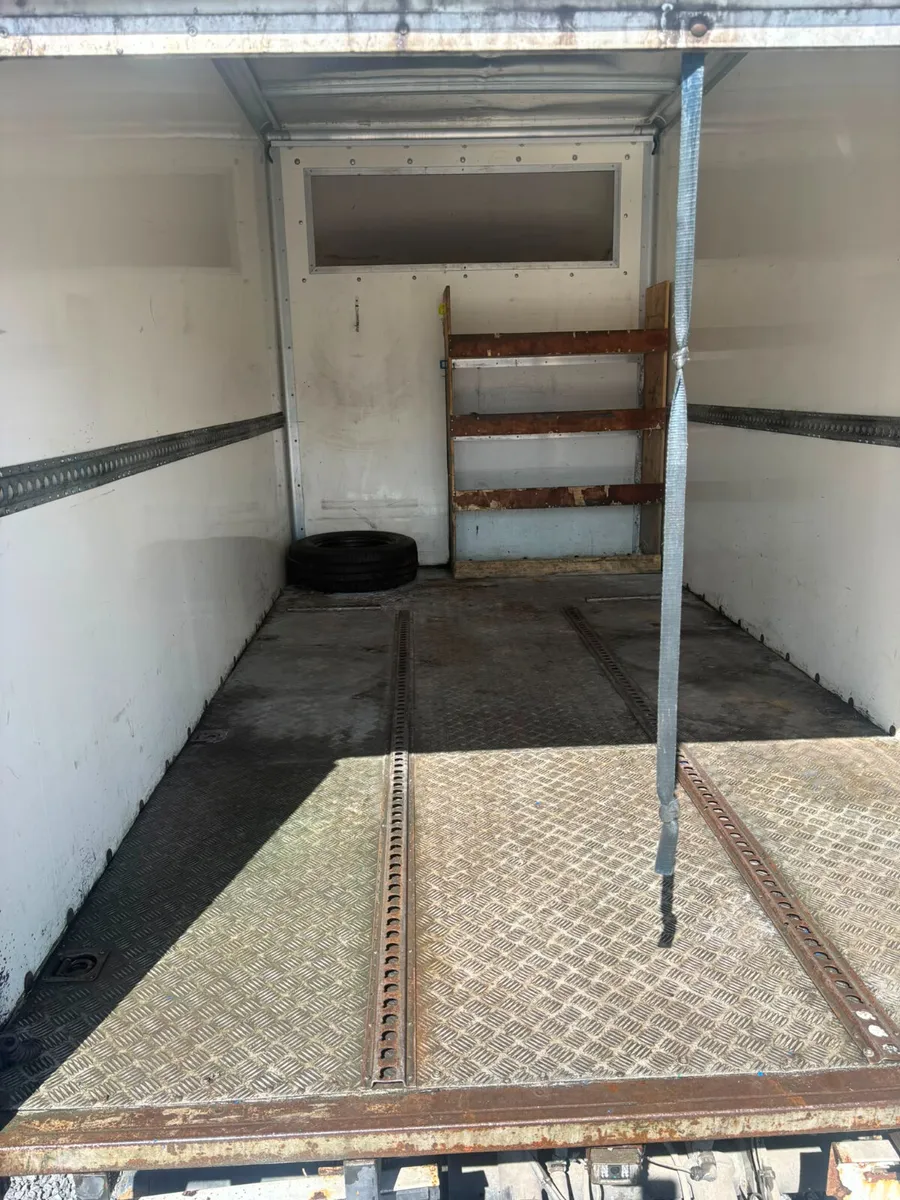 2021 Maxus Deliver 9 Luton Box Van - Image 2