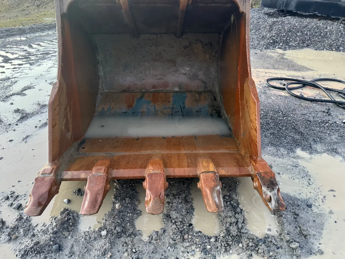HEAVY DUTY DIGGING BUCKET 5 FOOT - Image 2