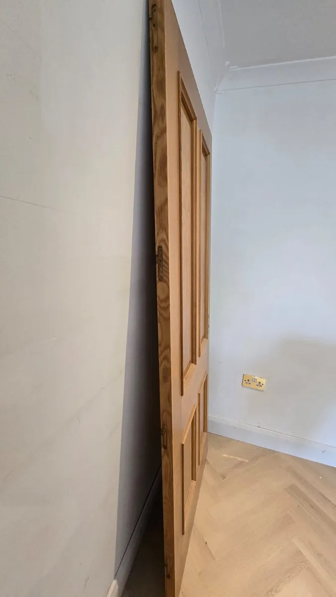 FREE Solid oak door and hinges - Image 3