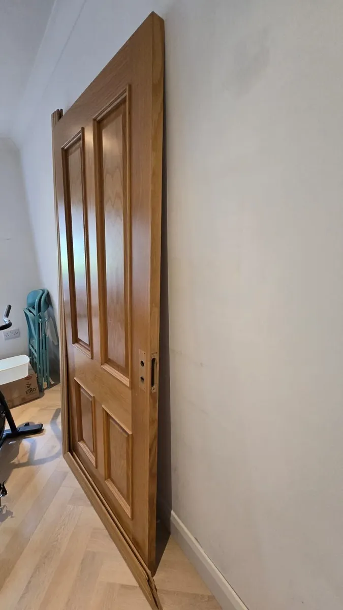 FREE Solid oak door and hinges - Image 4