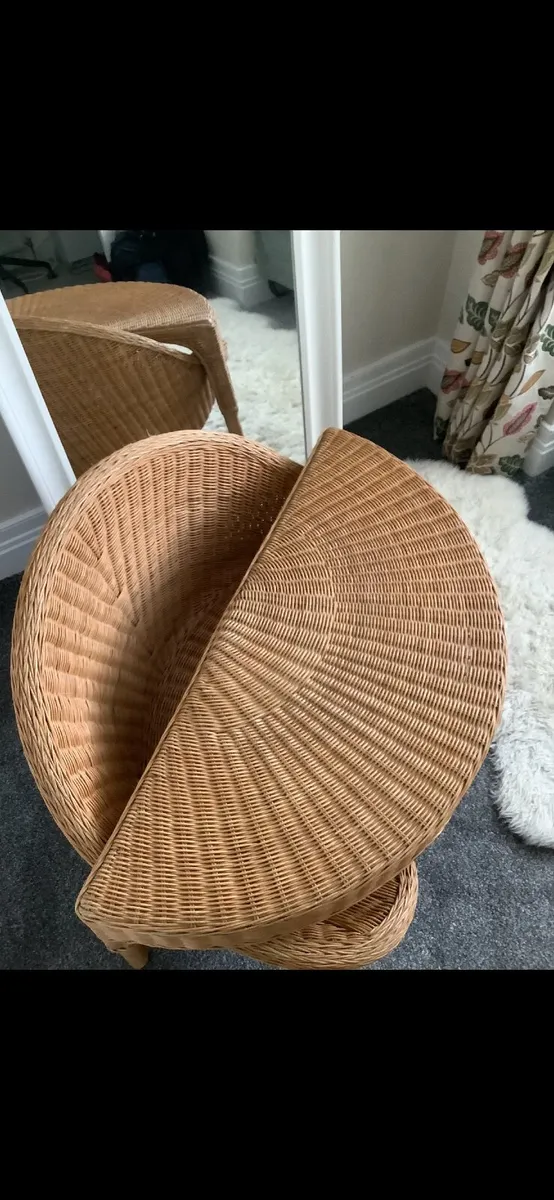 Meditation chair and table - Image 3