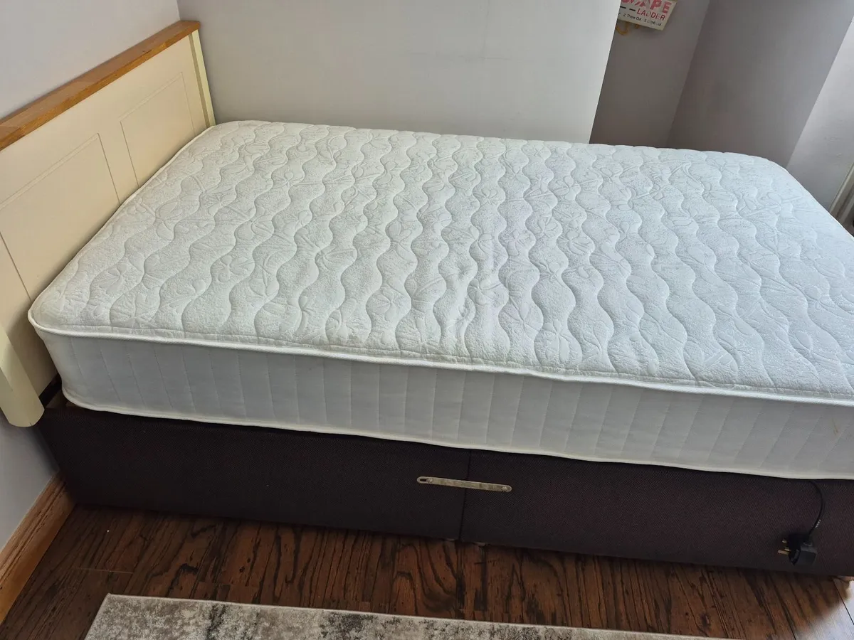 Bed and mattress - Image 2