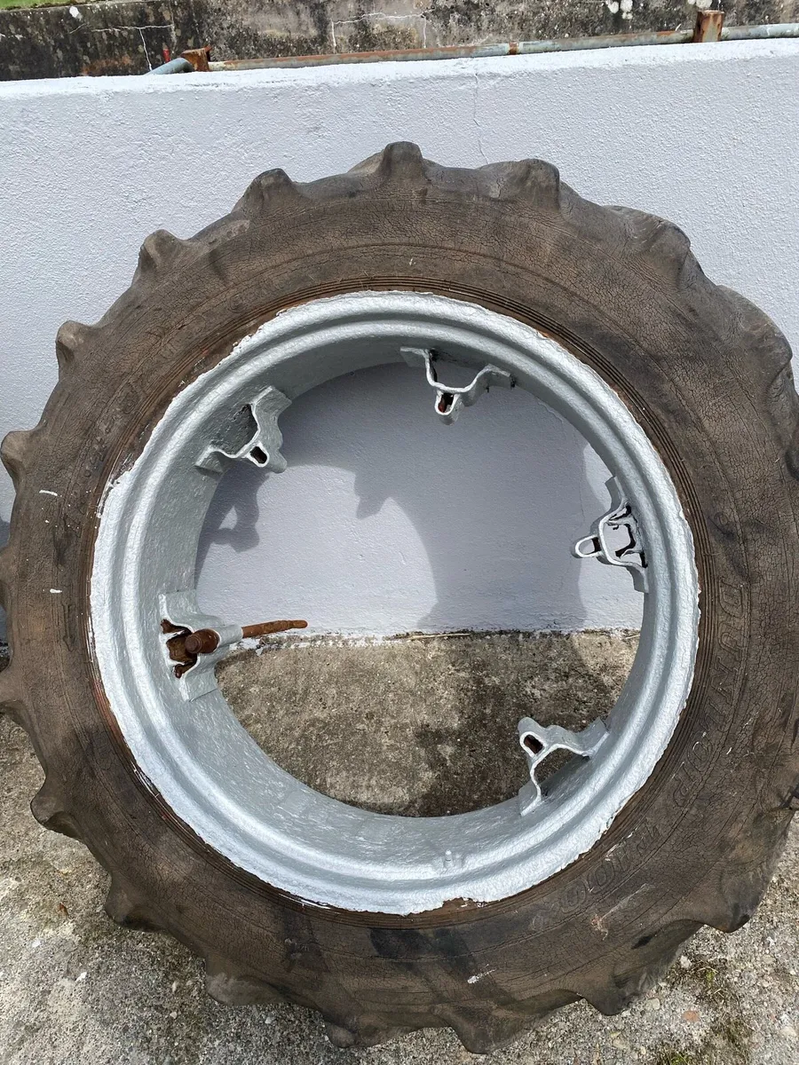 Twin wheels came of a Massey 250 - Image 4