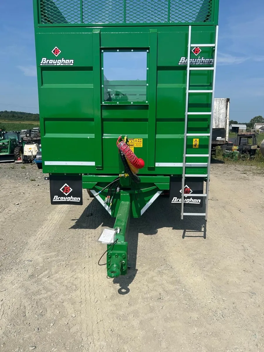 New 24 foot Broughan Grain and Silage Trailer - Image 3