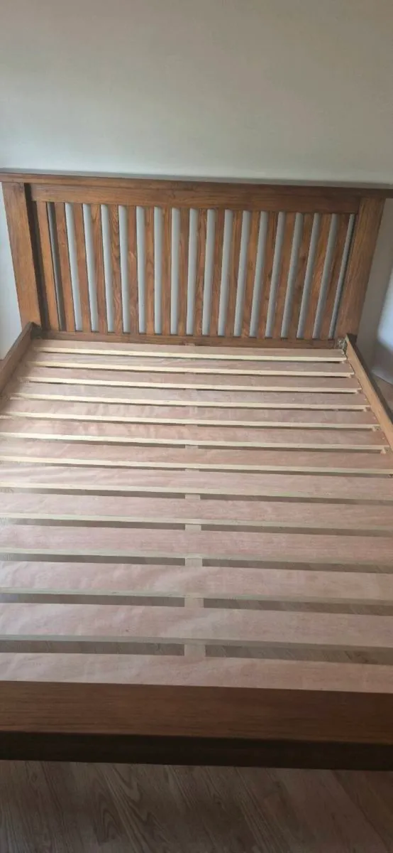 King size oak bed - Image 1