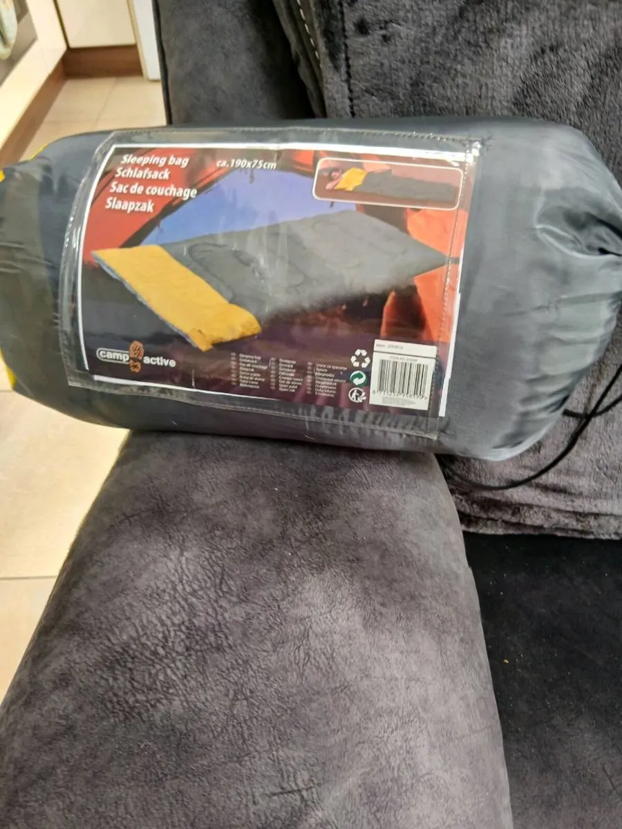 SLEEPING BAG NEW.  ( SIZE 190. X. 76 ) - Image 1