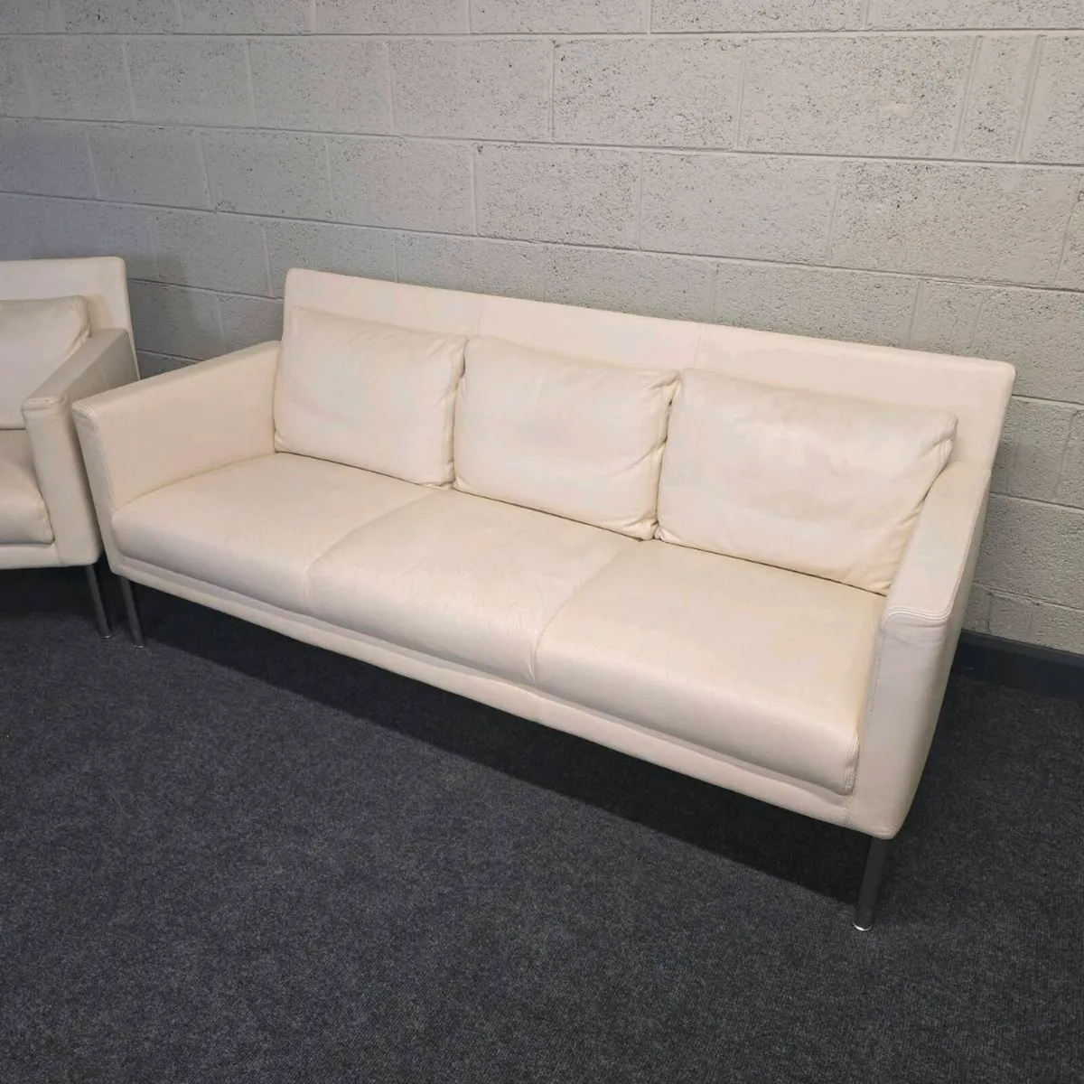 Walter knoll Jason suite in white - Image 4
