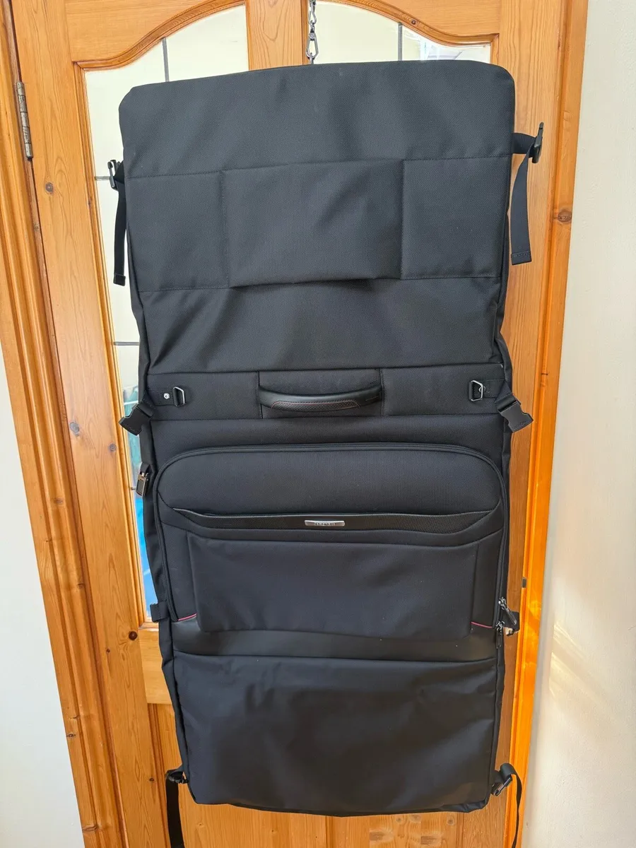 Samsonite Pro DLX6 Tri Fold Garment Bag - Image 1