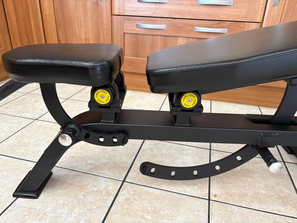 PRO SERIES COMMERCIAL STRENGTHMAX WEIGHT BENCH!! - Image 2