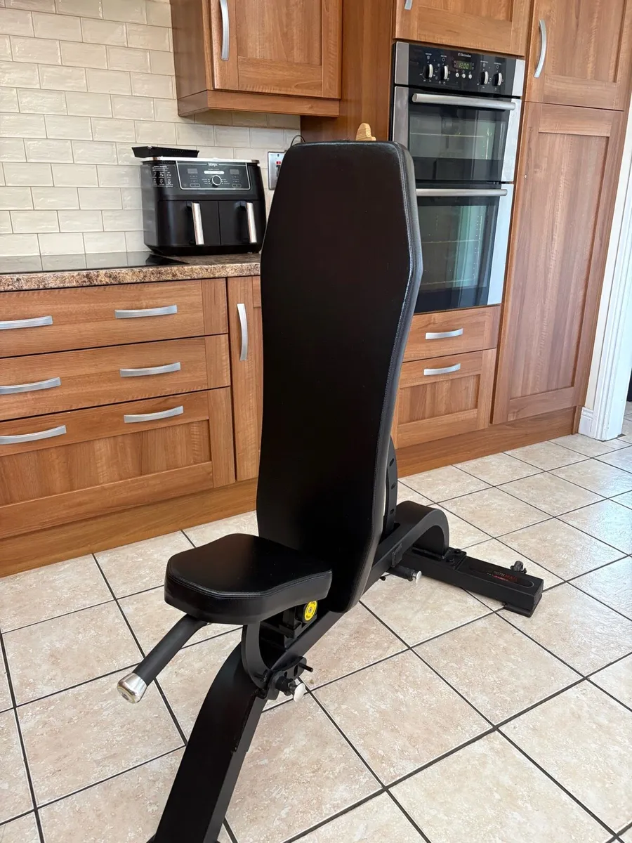 PRO SERIES COMMERCIAL STRENGTHMAX WEIGHT BENCH!! - Image 4