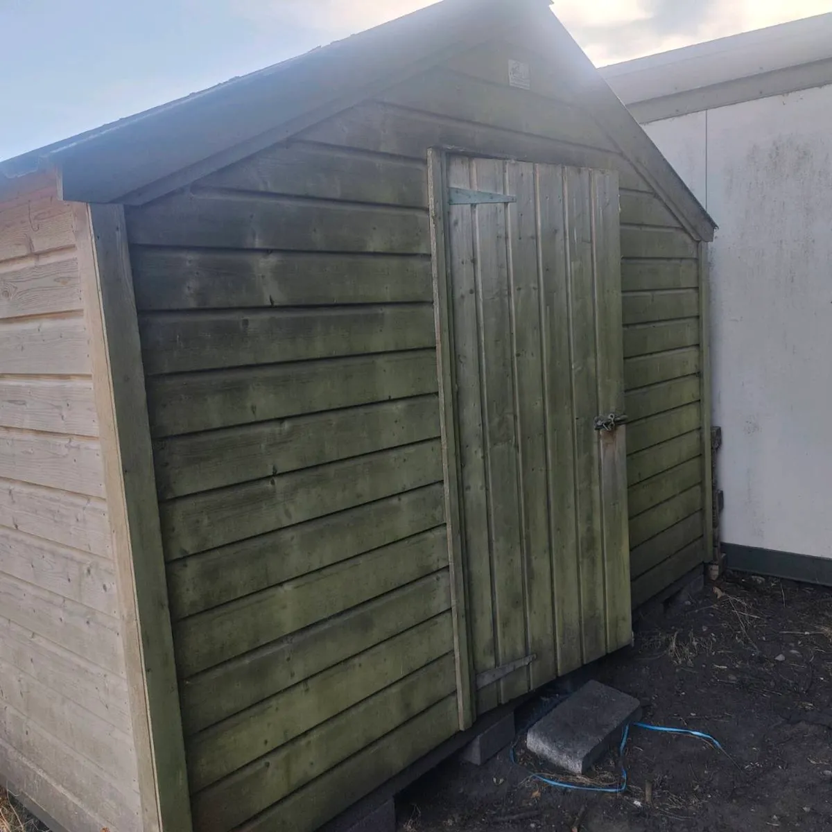 Wooden shed + steel doors - Image 1