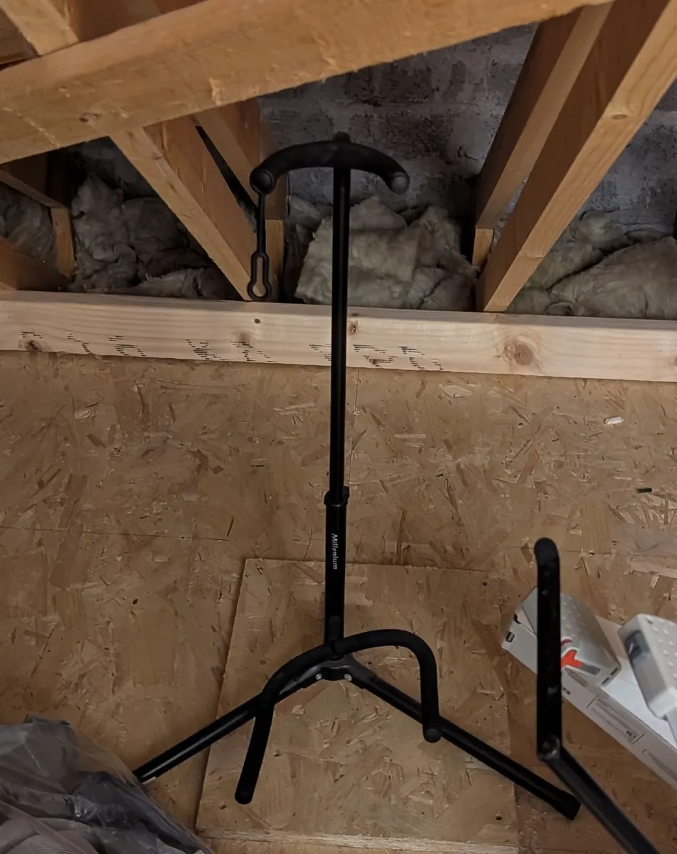 Guitar stand