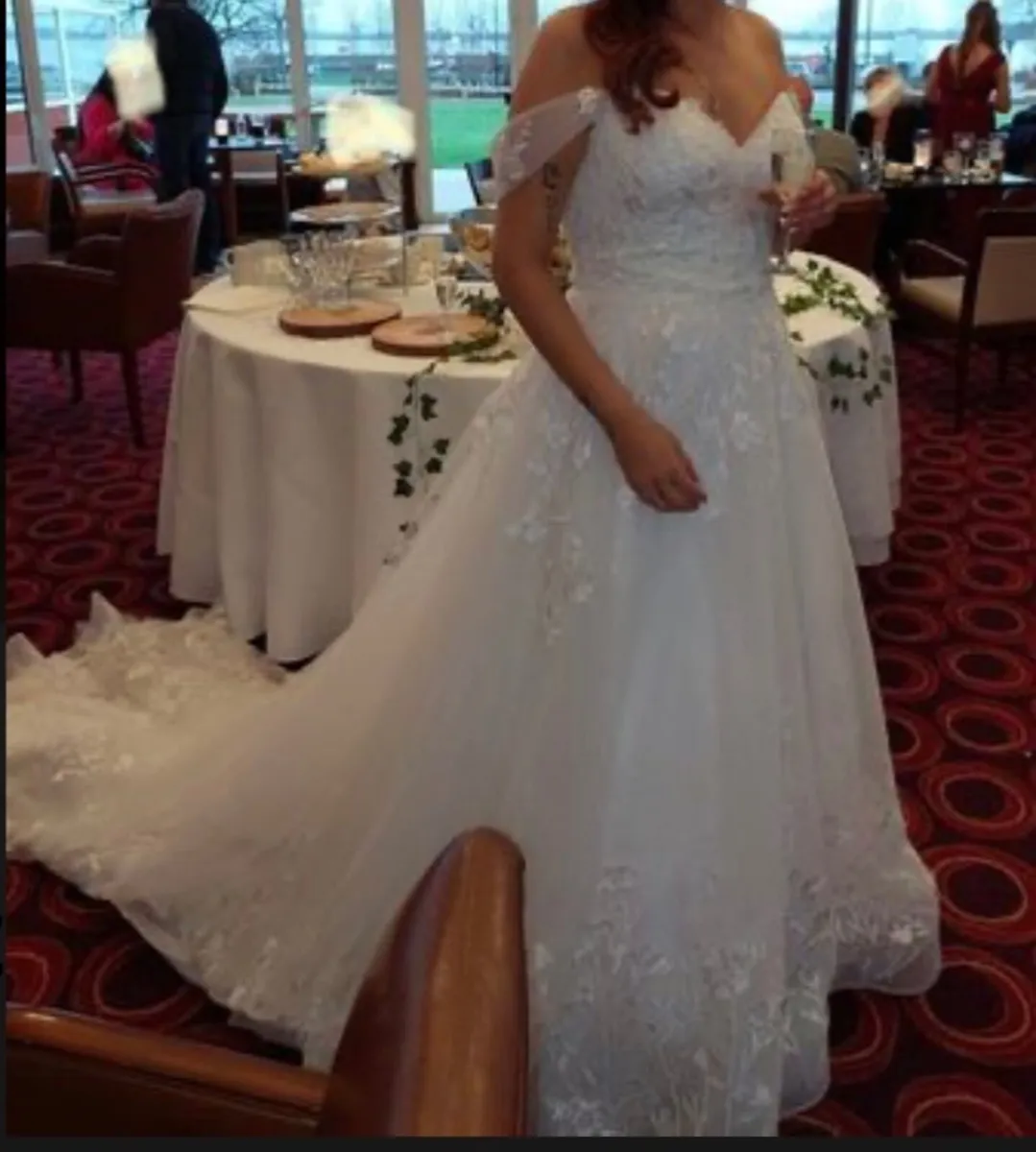 Wedding dress - Image 2