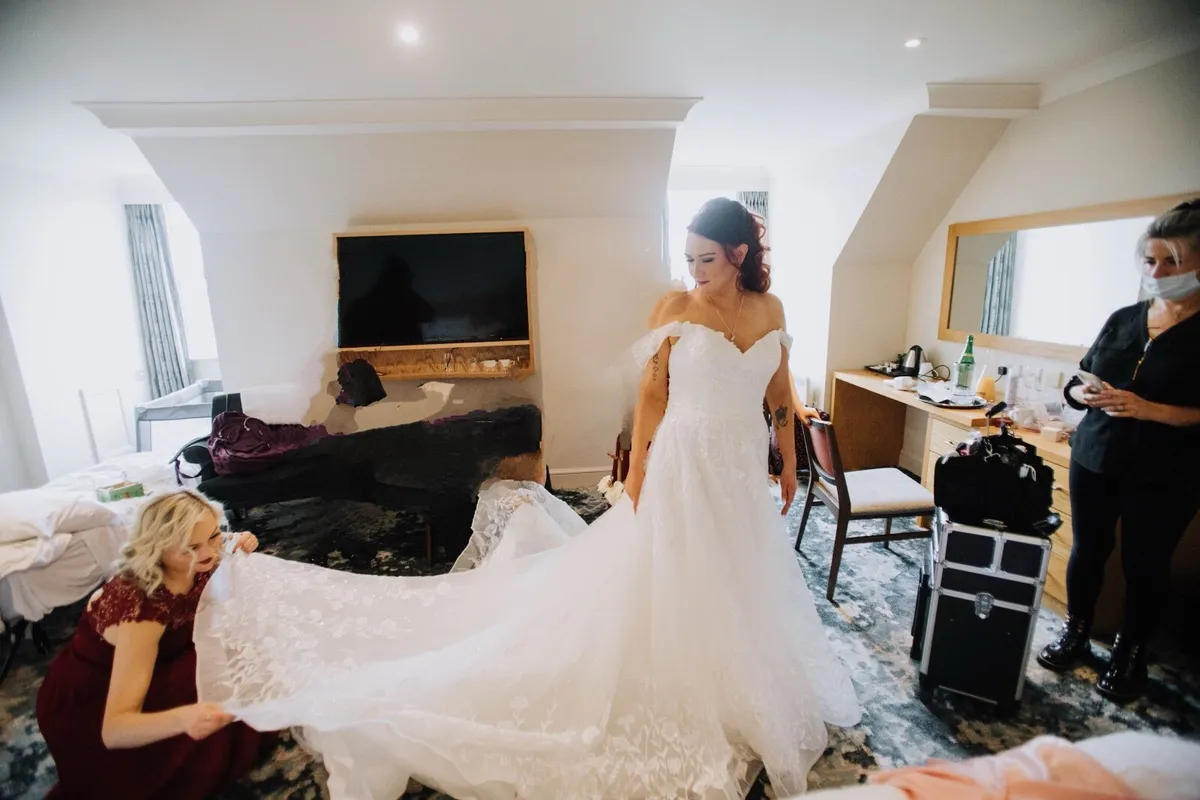 Wedding dress - Image 3
