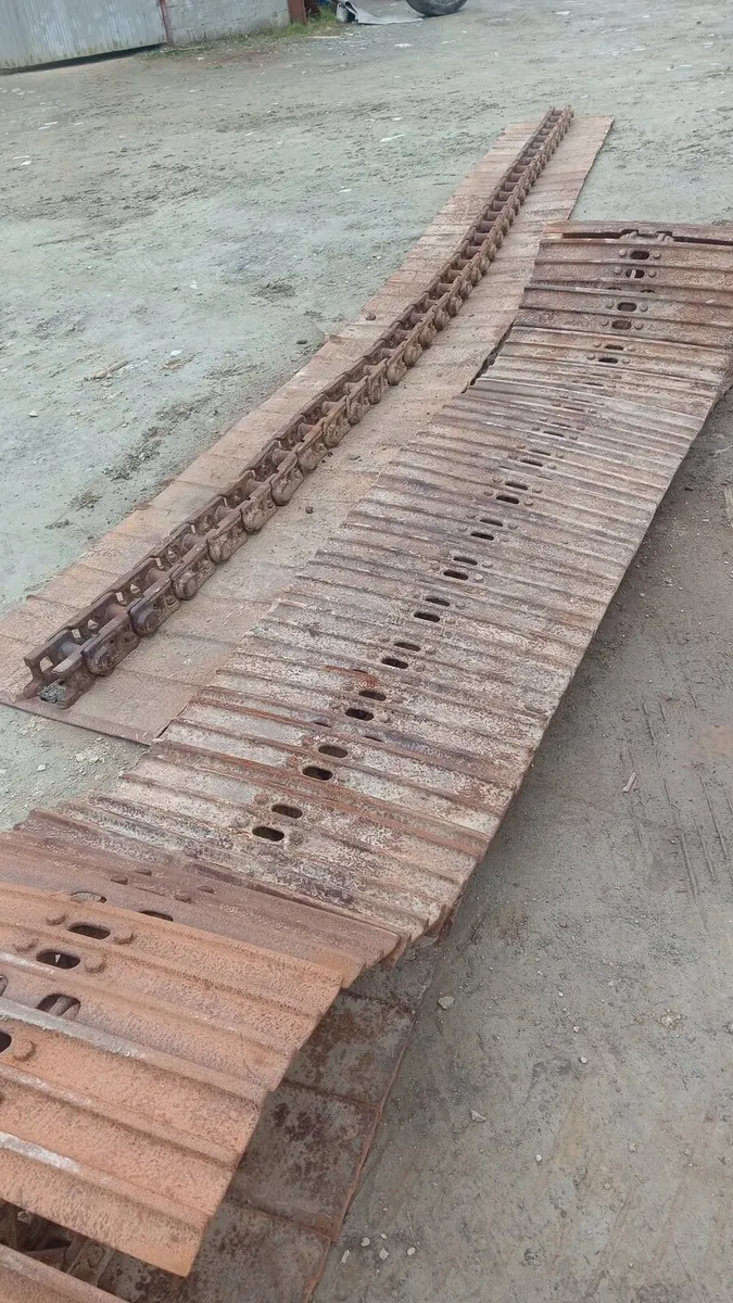 700 mm pads chains are worn - Image 1