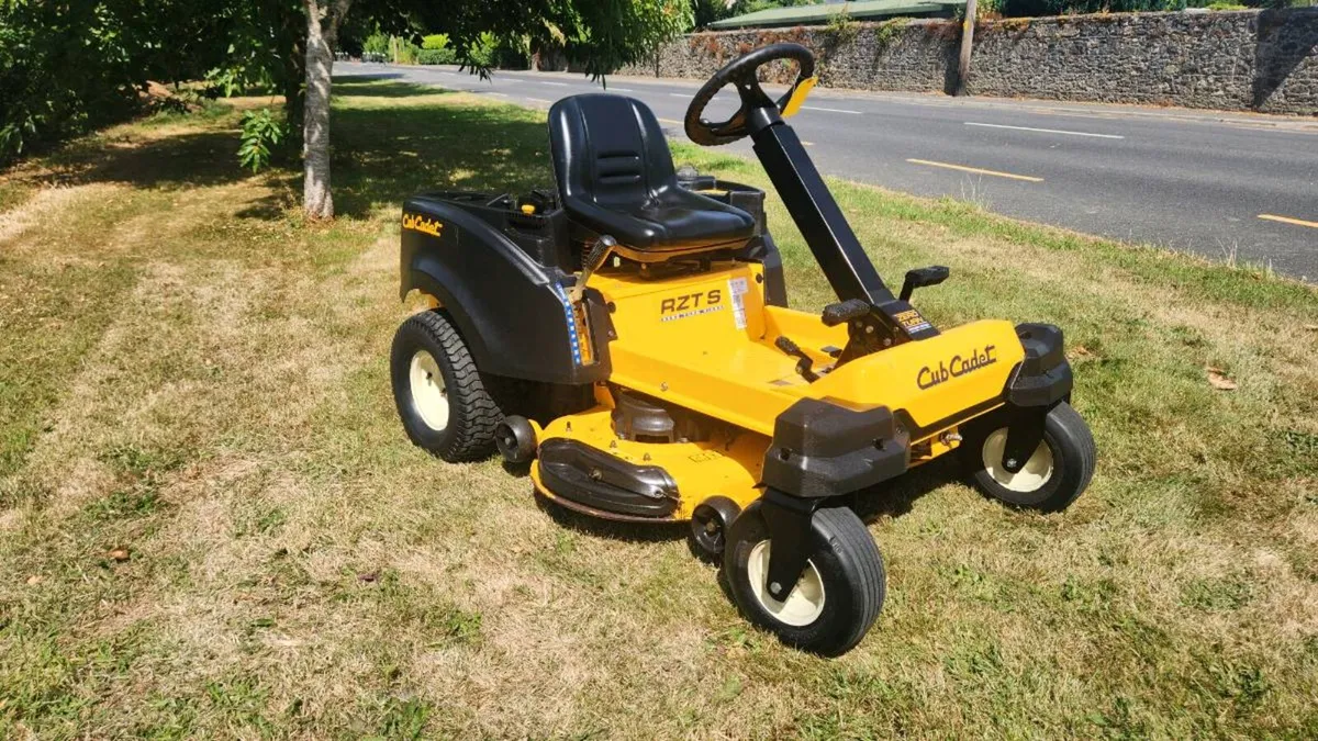 Cub Cadet RZT S Zeroturn - Image 2