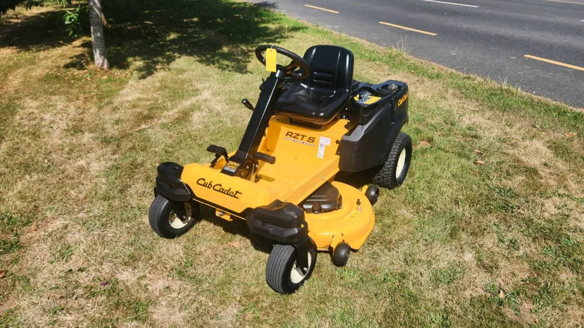 Cub Cadet RZT S Zeroturn - Image 3