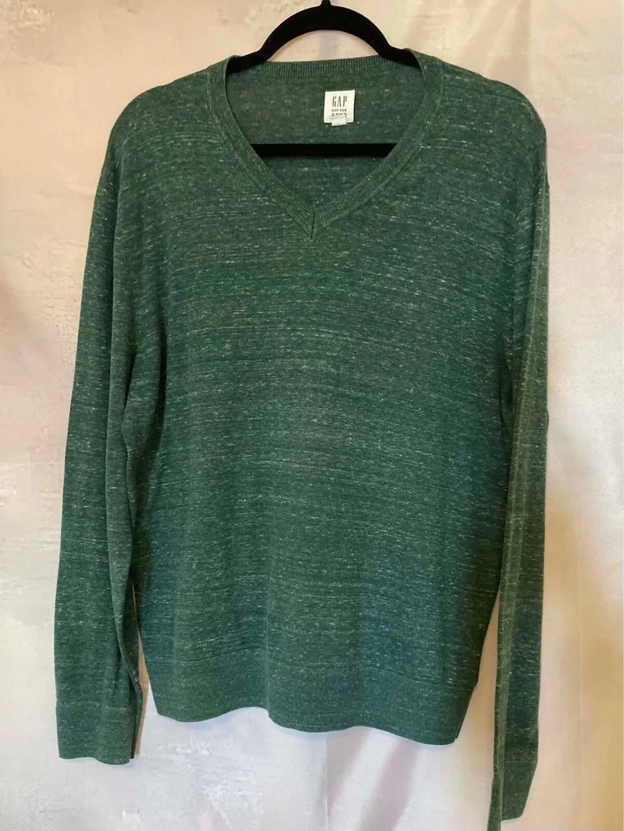 Gap mens V neck sweater - size L - Image 1